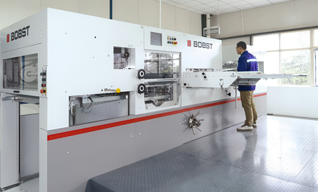 Fully automatic die-cutting machine beer machine